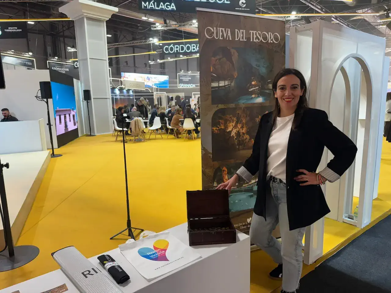 Stand de Rincón de la Victoria en Fitur 2026 con Bloguera Viajera
